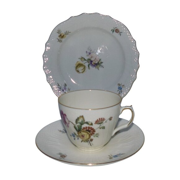Two Place Settings Royal Copenhagen Frijsenborg Floral Porcelain Tea #910 1963 - Picture 1 of 9